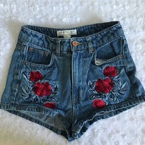 H&M Coachella High waisted Shorts Embroidered Sz 4